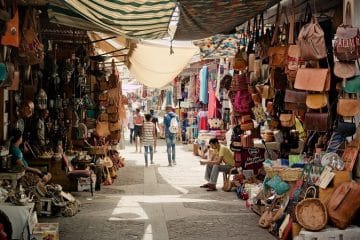 Des chaussures magiques : pourquoi la babouche marocaine en cuir fait son grand retour en été